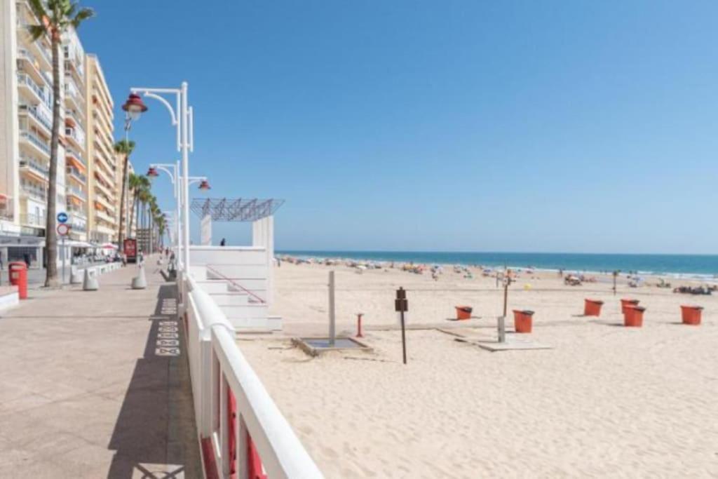 Apartamento Candari Playa En Cadiz Luaran gambar