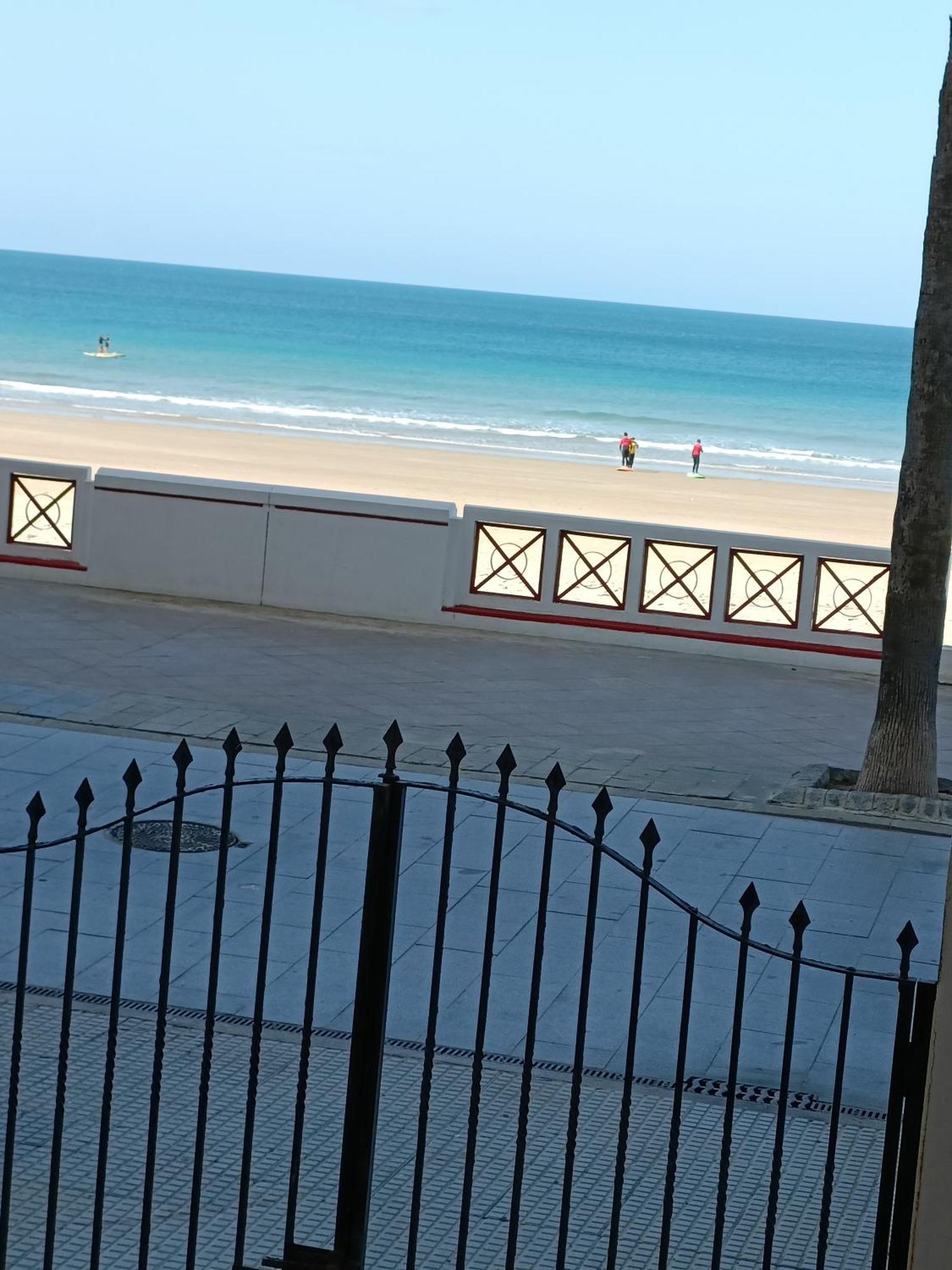 Apartamento Candari Playa En Cadiz Luaran gambar