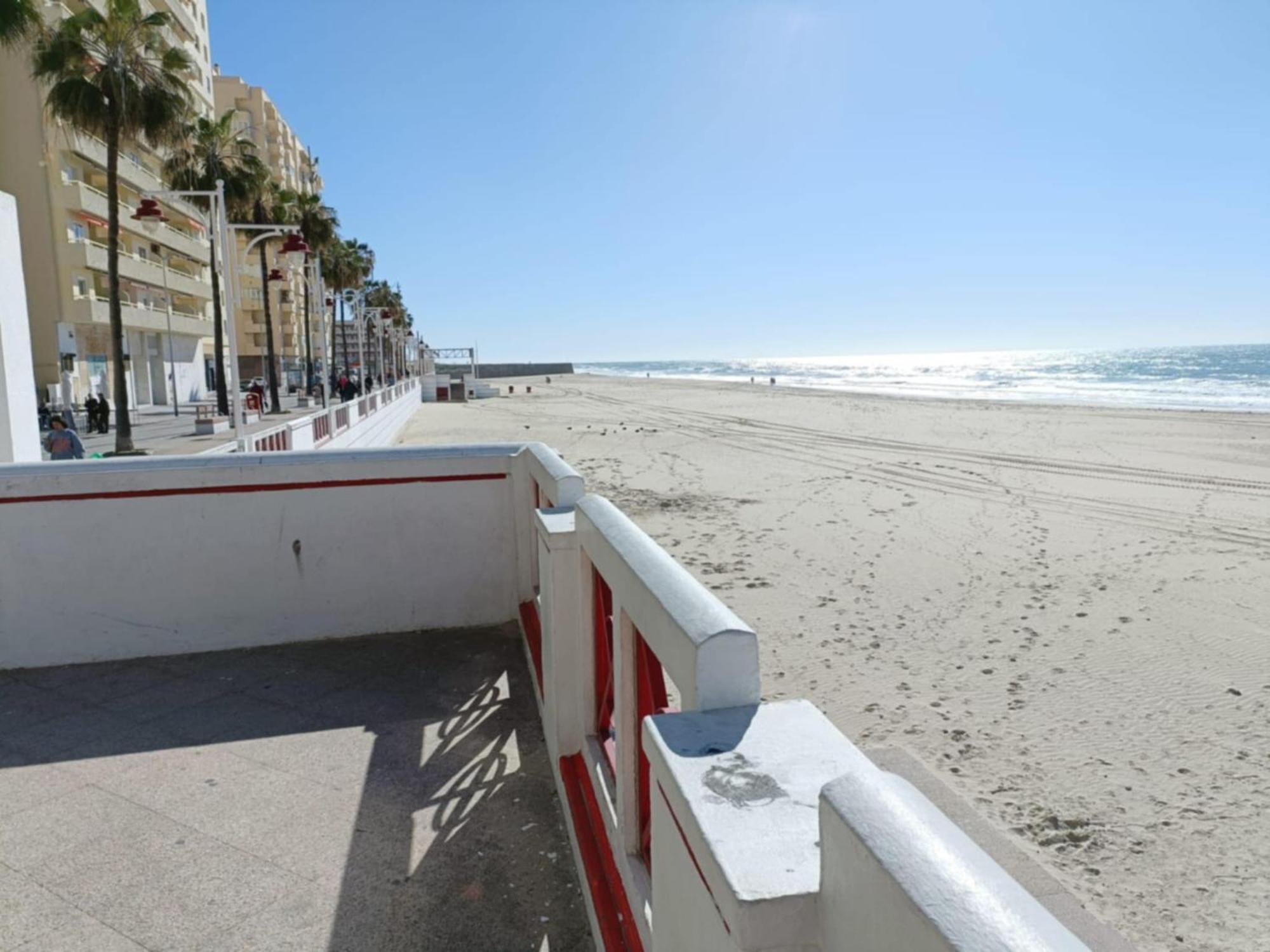 Apartamento Candari Playa En Cadiz Luaran gambar